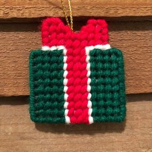 Green Gift Plastic Canvas Christmas Ornament